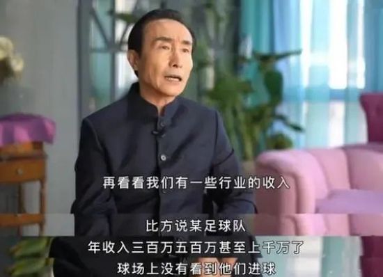 姜武和歌舞片的奇幻碰撞也使得观众们的期待值瞬间拉满，从特辑画面中不难看出，不论从音乐的设计到舞蹈的编排都体现着中国式浪漫的深沉表达，也正如他所说：“歌舞的魅力有很多角度，每个人都会找到自己的解读方式